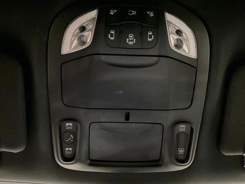 Used 2025 Chrysler Pacifica Limited FWD image 36