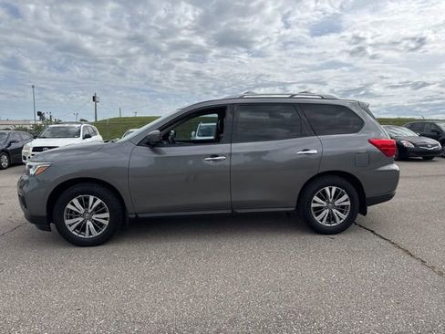 Used 2019 Nissan Pathfinder SL FWD image 3