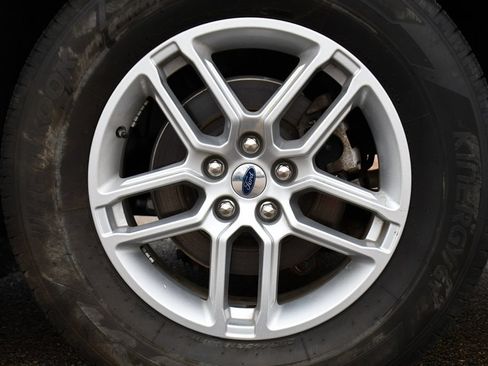 Used 2025 Ford Explorer Active AWD/4WD image 39