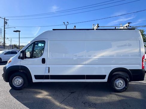 Used 2025 RAM ProMaster 2500 w/ Convenience Group FWD image 4