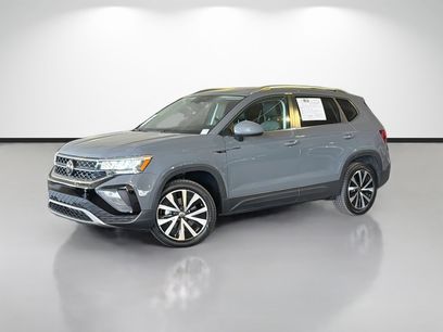 Used 2024 Volkswagen Taos SE w/ Panoramic Sunroof Package