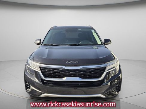 Used 2023 Kia Seltos S w/ Navigation Package FWD image 3