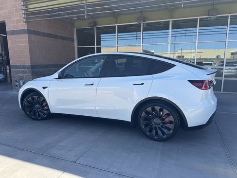 Used 2022 Tesla Model Y Performance image 5
