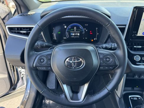 Used 2025 Toyota Corolla Cross AWD Hybrid w/ Convenience Package image 17