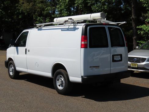 Used 2013 Chevrolet Express 2500 RWD image 4