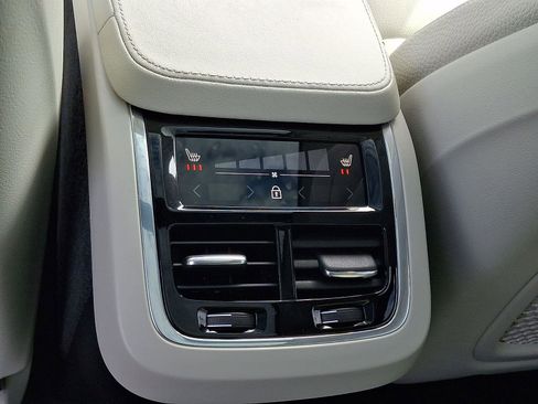 Used 2023 Volvo XC90 B6 Plus AWD/4WD image 12