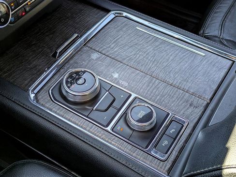 Used 2019 Ford Expedition Limited w/ Equipment Group 301A image 25