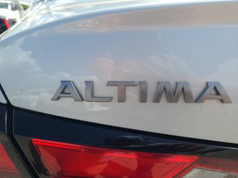 Used 2024 Nissan Altima 2.5 SR FWD image 26
