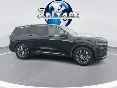 Used 2024 Lincoln Nautilus Premier image 2