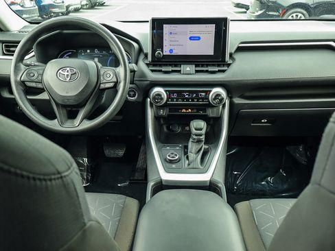 Used 2025 Toyota RAV4 XLE AWD/4WD image 6