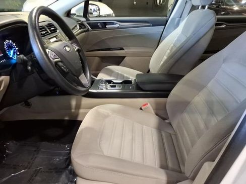 Used 2017 Ford Fusion SE FWD image 12