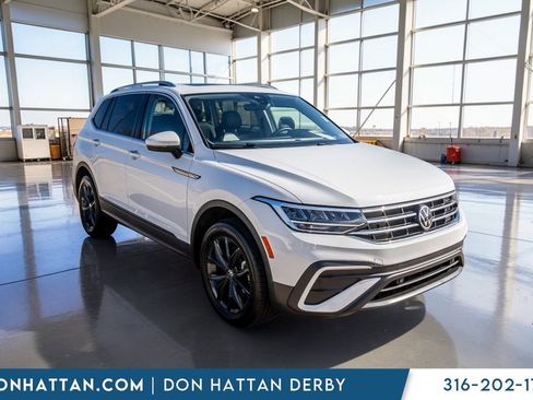 Used 2024 Volkswagen Tiguan SE FWD image 35
