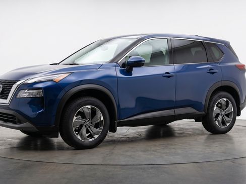 Used 2025 Nissan Rogue SV AWD/4WD image 3