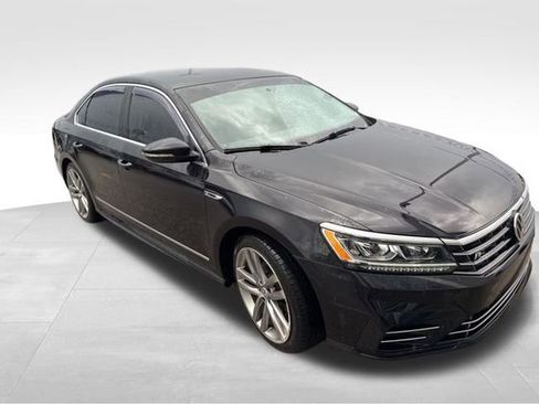Used 2017 Volkswagen Passat 1.8T R-Line image 3