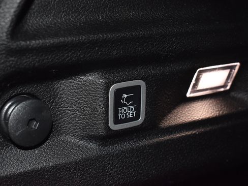 Used 2024 Jeep Grand Cherokee L Altitude AWD/4WD image 11