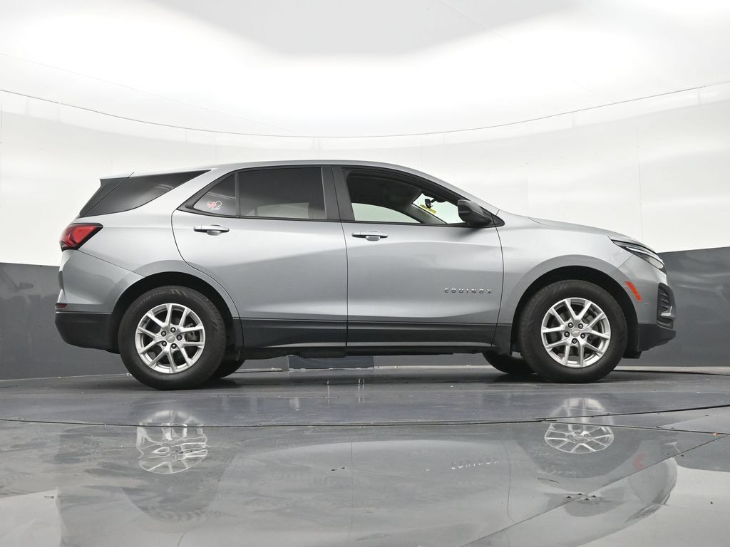 Used 2023 Chevrolet Equinox LS w/ LS Convenience Package FWD image 31