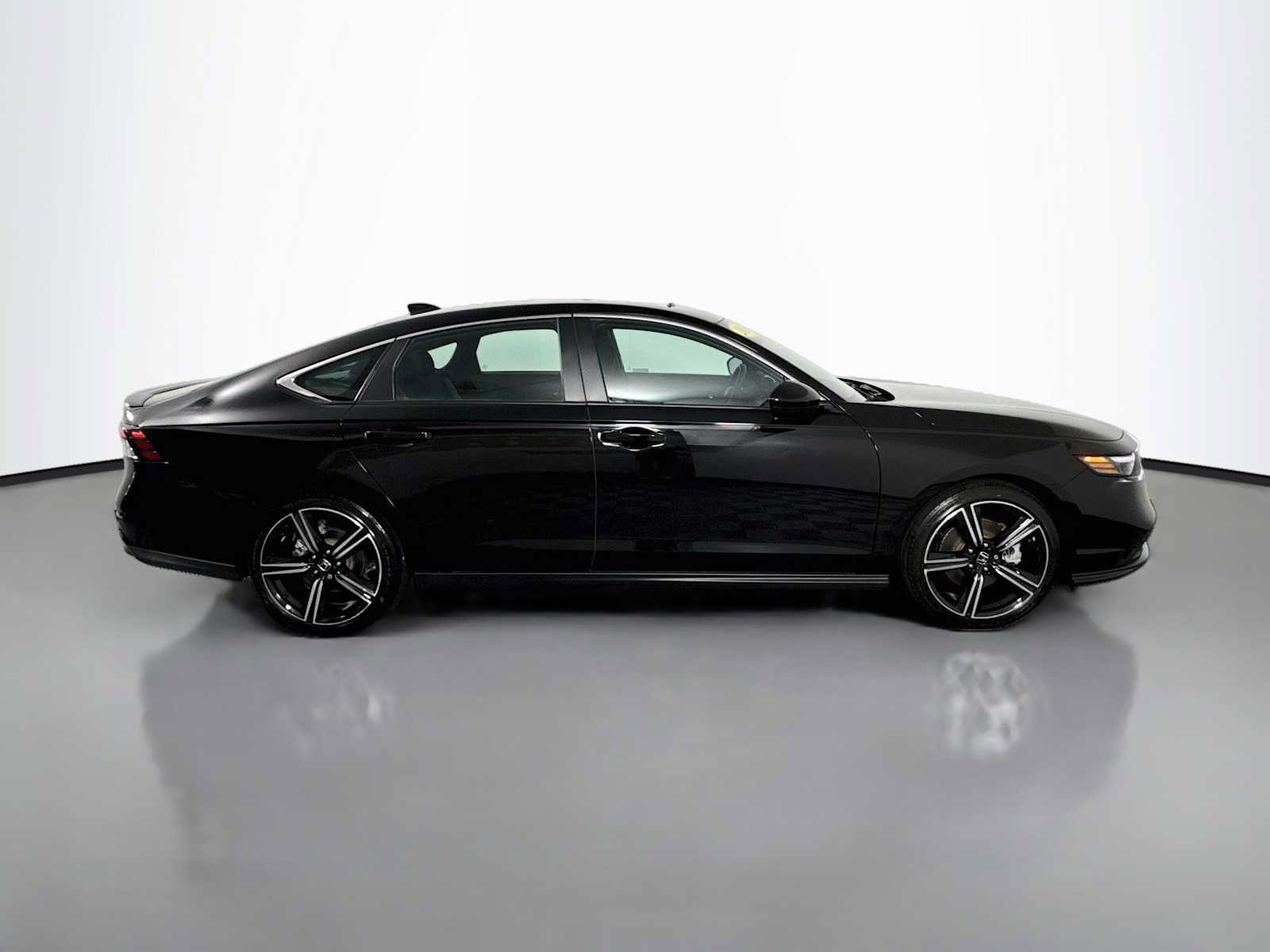Used 2024 Honda Accord Sport image 8