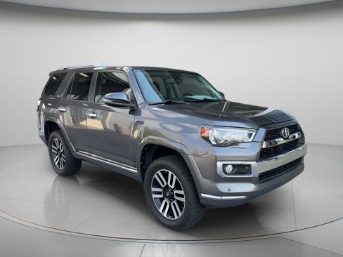 Used 2018 Toyota 4Runner Limited AWD/4WD image 9