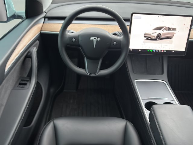 Used 2025 Tesla Model Y Long Range AWD/4WD image 17