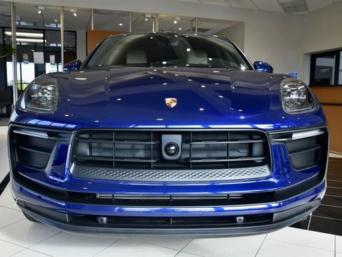 Used 2023 Porsche Macan Base image 2