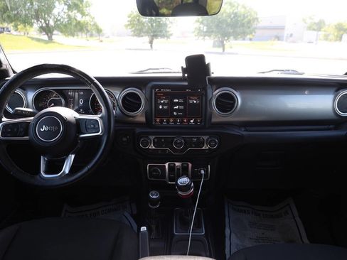 Used 2018 Jeep Wrangler Unlimited Sahara image 14