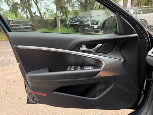 Used 2025 Genesis G70 2.5T AWD/4WD image 18