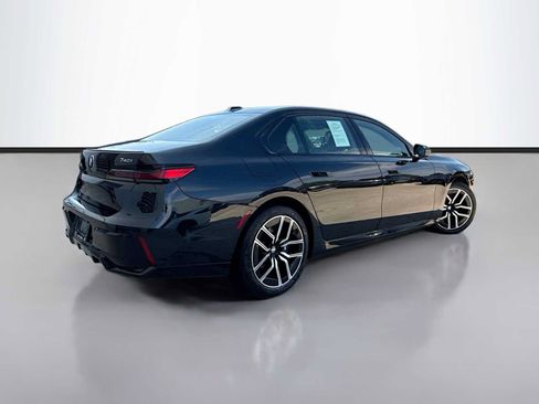 Used 2024 BMW 740i xDrive w/ Premium Package 2 AWD/4WD image 3