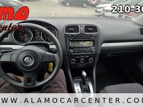 Used 2013 Volkswagen Golf 4-Door FWD image 33