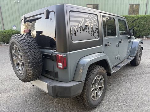 Used 2015 Jeep Wrangler Unlimited Sahara w/ Connectivity Group AWD/4WD image 7