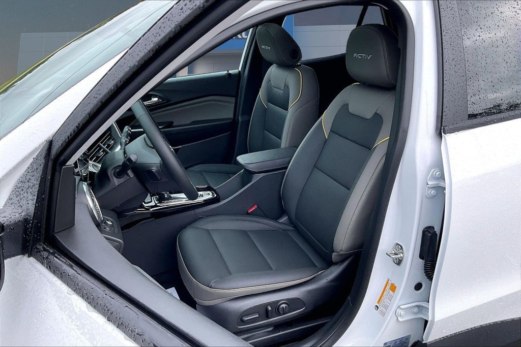 New 2026 Chevrolet Trax ACTIV w/ Sunroof Package FWD image 27