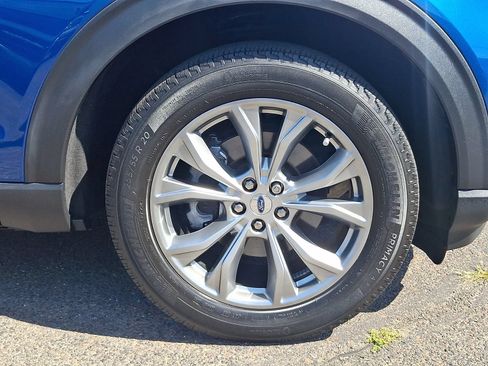 Certified 2023 Ford Explorer XLT w/ Equipment Group 202A AWD/4WD image 9