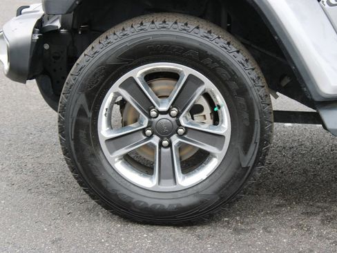 Used 2020 Jeep Wrangler Unlimited Sahara AWD/4WD image 17