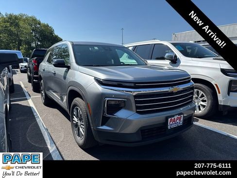 Used 2026 Chevrolet Traverse LT AWD/4WD image 1