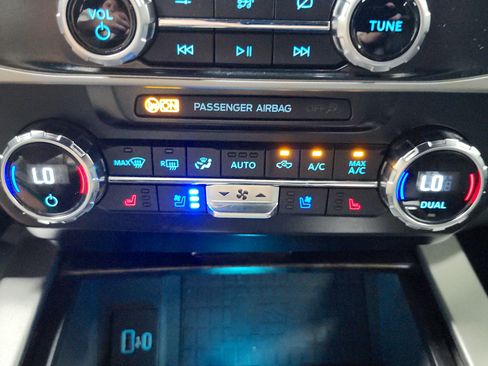 Used 2022 Ford F250 Lariat w/ Lariat Ultimate Package AWD/4WD image 18