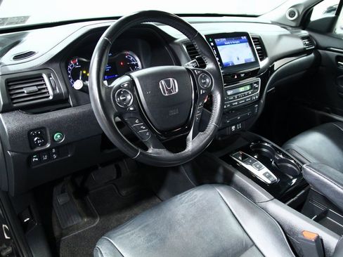 Used 2016 Honda Pilot Touring image 5