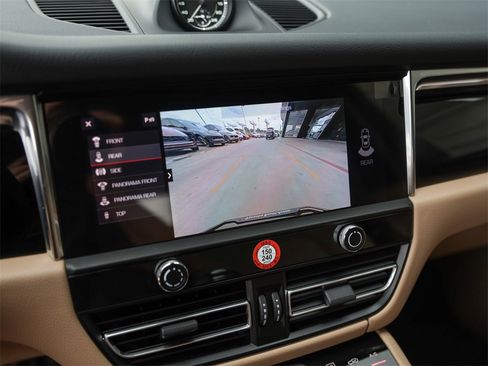 Used 2025 Porsche Macan image 23