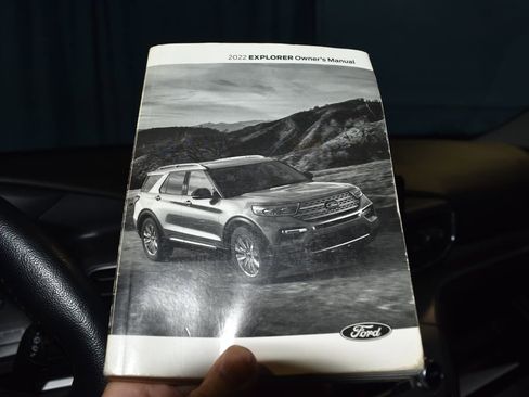Used 2022 Ford Explorer XLT w/ Equipment Group 202A image 10