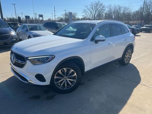 Used 2025 Mercedes-Benz GLC 300 4MATIC image 3