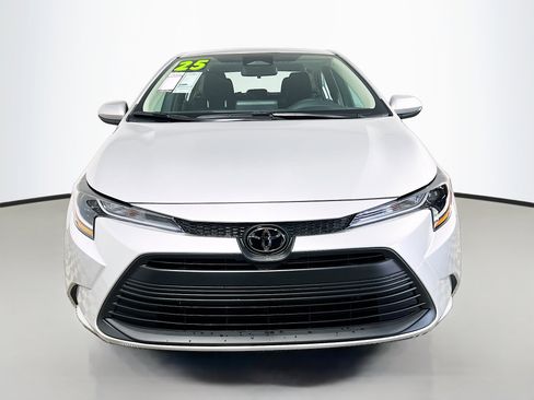 Used 2025 Toyota Corolla LE FWD image 11
