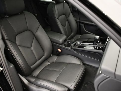 Used 2025 Porsche Macan Turbo image 49