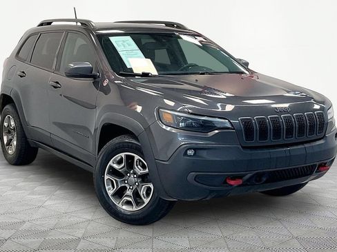 Used 2019 Jeep Cherokee Trailhawk AWD/4WD image 3
