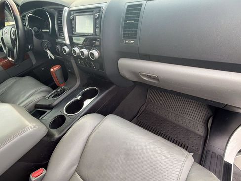 Used 2019 Toyota Sequoia Platinum AWD/4WD image 34