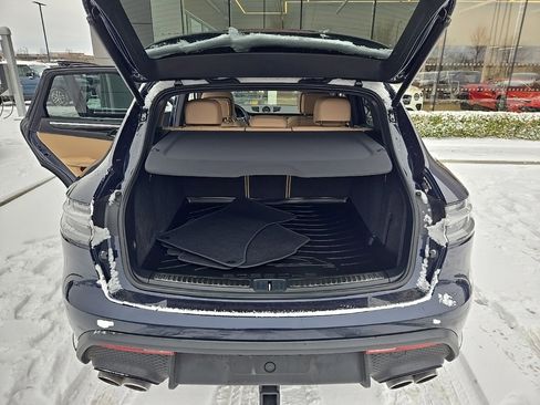 Used 2023 Porsche Macan S w/ Sport Chrono Package image 18