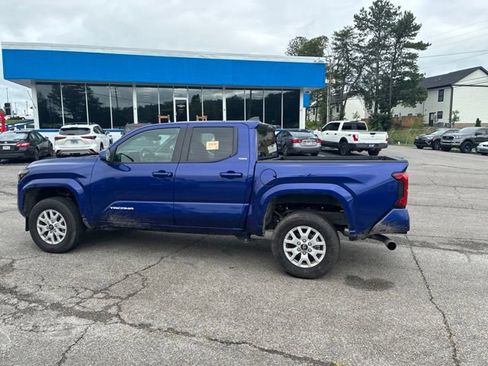Used 2025 Toyota Tacoma SR5 RWD image 60