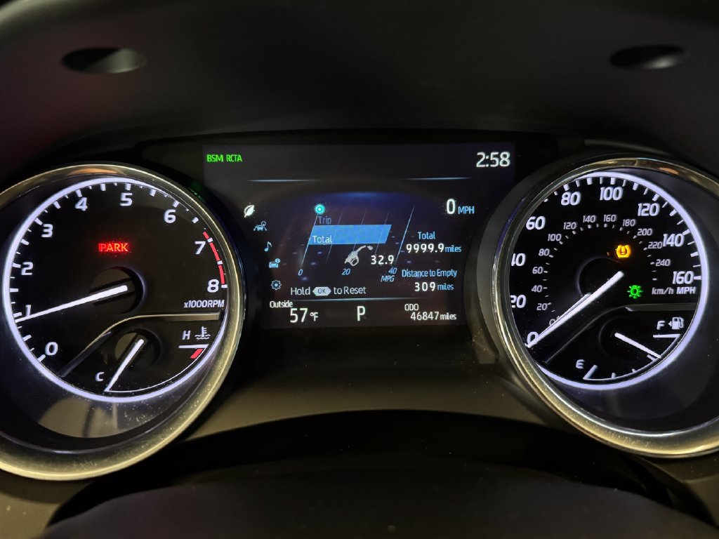 Used 2019 Toyota Camry XLE w/ Navigation Package FWD image 10