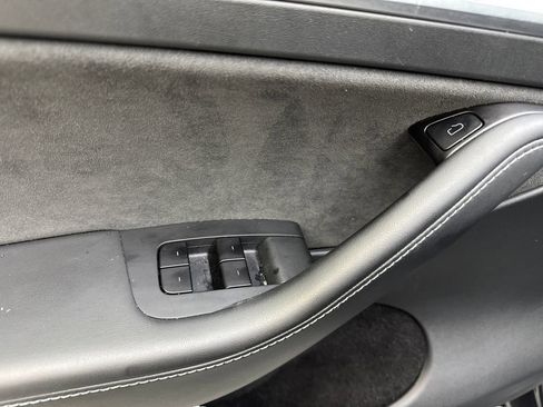 Used 2025 Tesla Model Y Long Range AWD/4WD image 31