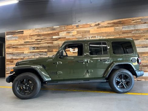 Used 2022 Jeep Wrangler Unlimited Sahara AWD/4WD image 5