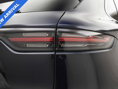 Used 2023 Porsche Cayenne Platinum Edition image 25
