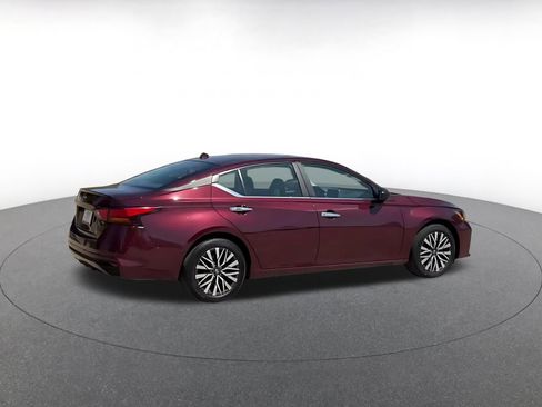 Used 2025 Nissan Altima 2.5 SV FWD image 14