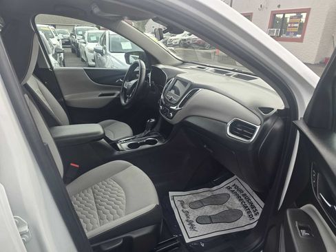 Used 2021 Chevrolet Equinox LS w/ LS Convenience Package AWD/4WD image 24